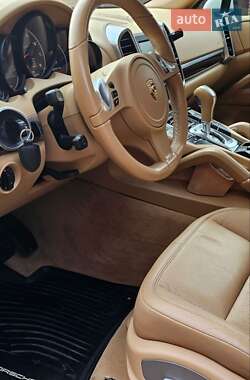 Внедорожник / Кроссовер Porsche Cayenne 2012 в 