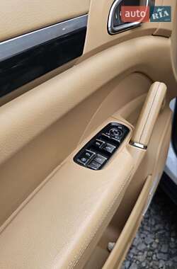Внедорожник / Кроссовер Porsche Cayenne 2012 в 