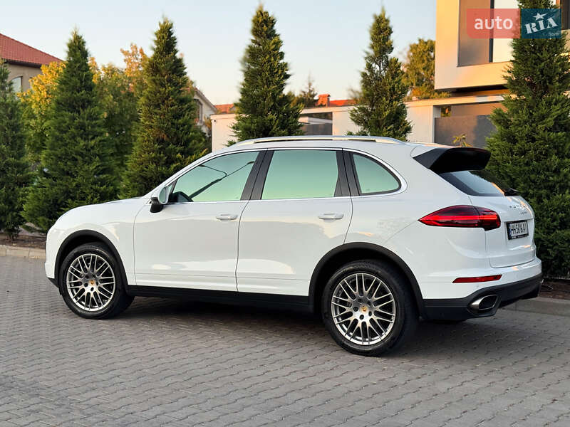 Позашляховик / Кросовер Porsche Cayenne 2016 в Одесі