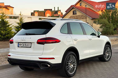 Внедорожник / Кроссовер Porsche Cayenne 2016 в 