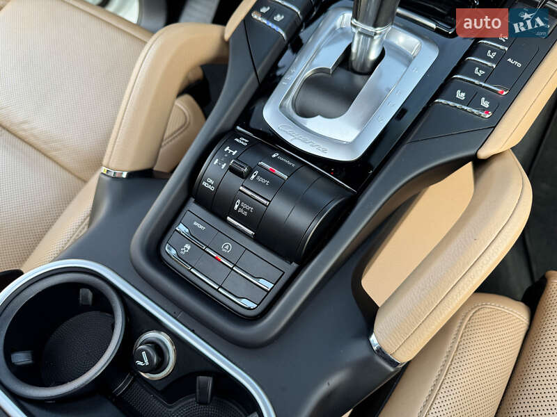Позашляховик / Кросовер Porsche Cayenne 2016 в Одесі