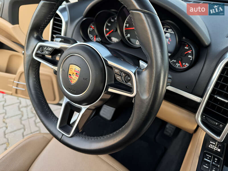 Позашляховик / Кросовер Porsche Cayenne 2016 в Одесі
