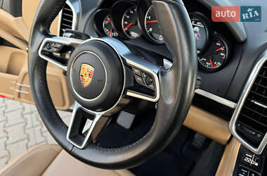 Внедорожник / Кроссовер Porsche Cayenne 2016 в 