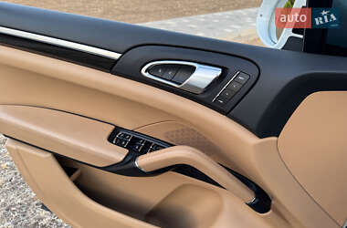Внедорожник / Кроссовер Porsche Cayenne 2016 в 