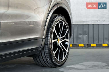 Внедорожник / Кроссовер Porsche Cayenne 2021 в 
