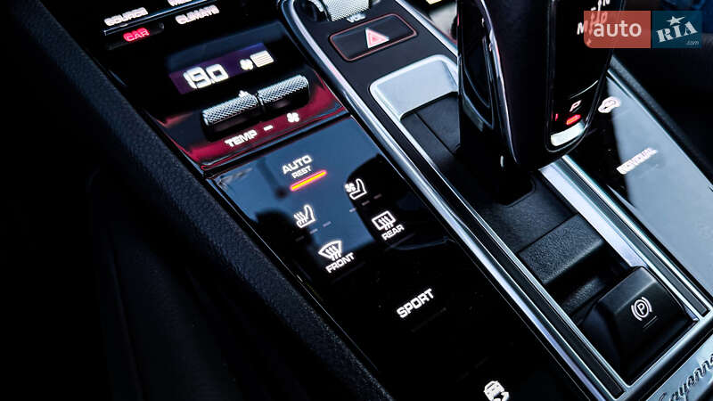 Внедорожник / Кроссовер Porsche Cayenne 2021 в Ровно