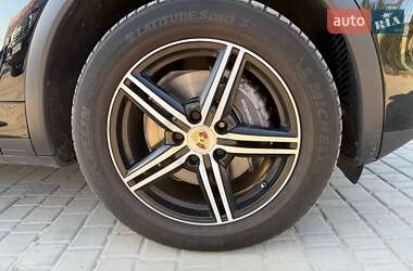 Внедорожник / Кроссовер Porsche Cayenne 2013 в 