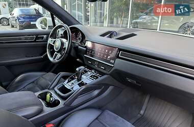 Внедорожник / Кроссовер Porsche Cayenne 2021 в 