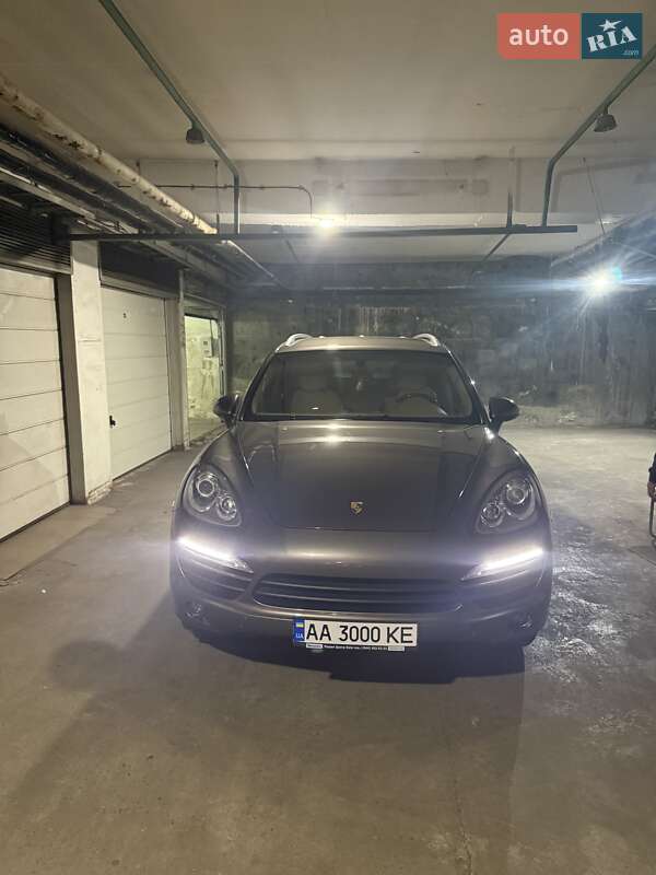 Позашляховик / Кросовер Porsche Cayenne 2013 в Києві