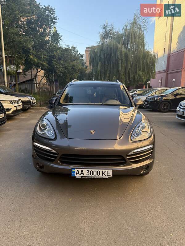 Позашляховик / Кросовер Porsche Cayenne 2013 в Києві