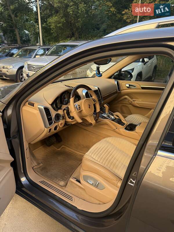 Позашляховик / Кросовер Porsche Cayenne 2013 в Києві
