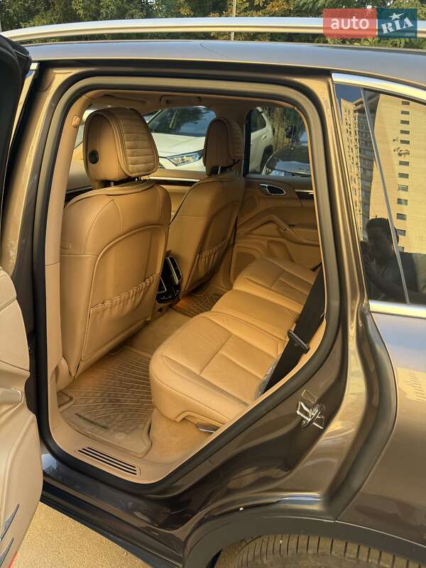 Позашляховик / Кросовер Porsche Cayenne 2013 в Києві