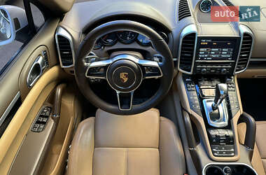 Внедорожник / Кроссовер Porsche Cayenne 2015 в 