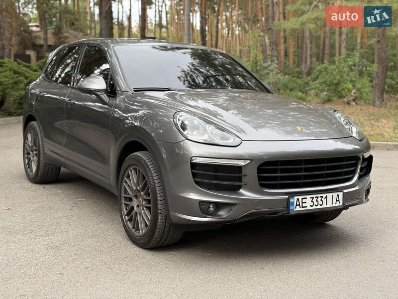 Внедорожник / Кроссовер Porsche Cayenne 2015 в Новомосковске