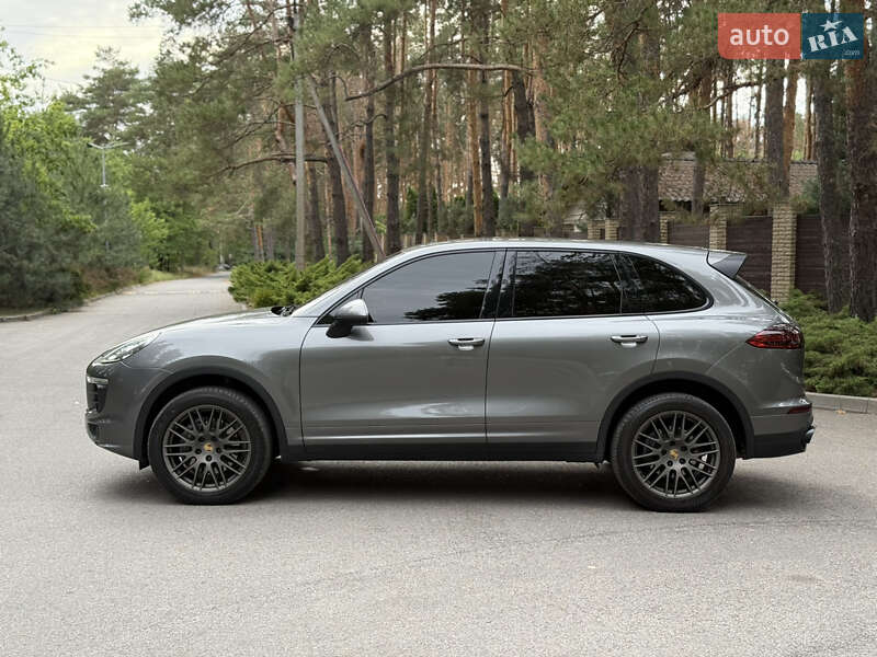 Внедорожник / Кроссовер Porsche Cayenne 2015 в Новомосковске