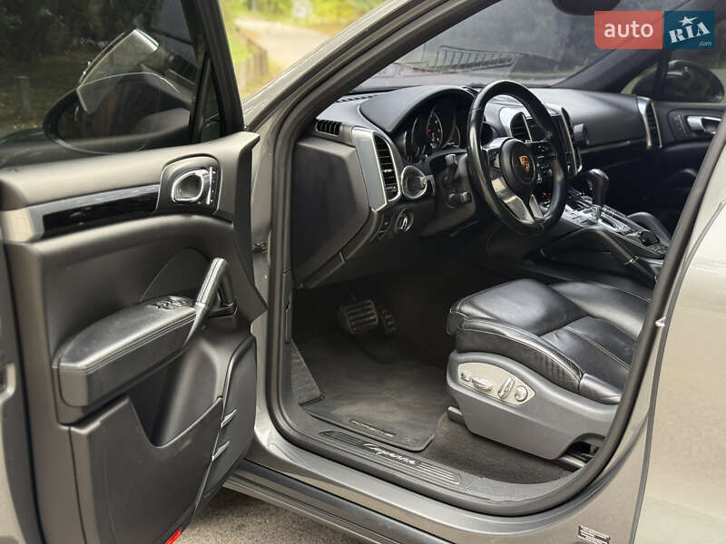 Внедорожник / Кроссовер Porsche Cayenne 2015 в Новомосковске