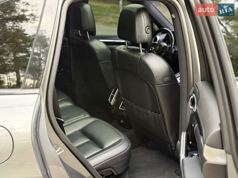 Внедорожник / Кроссовер Porsche Cayenne 2015 в Новомосковске
