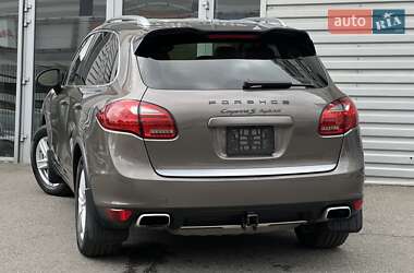 Позашляховик / Кросовер Porsche Cayenne 2012 в 