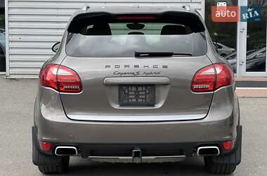 Позашляховик / Кросовер Porsche Cayenne 2012 в 