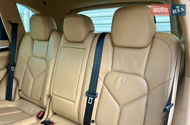 Позашляховик / Кросовер Porsche Cayenne 2012 в 