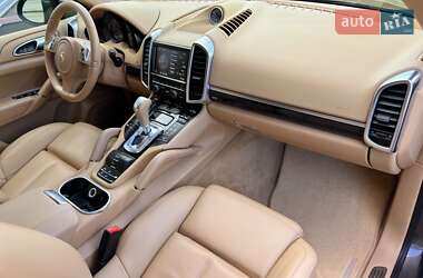 Позашляховик / Кросовер Porsche Cayenne 2012 в 