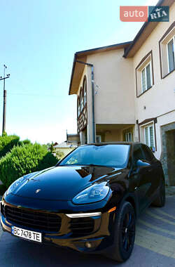 Внедорожник / Кроссовер Porsche Cayenne 2014 в 
