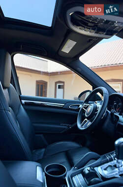 Внедорожник / Кроссовер Porsche Cayenne 2014 в 