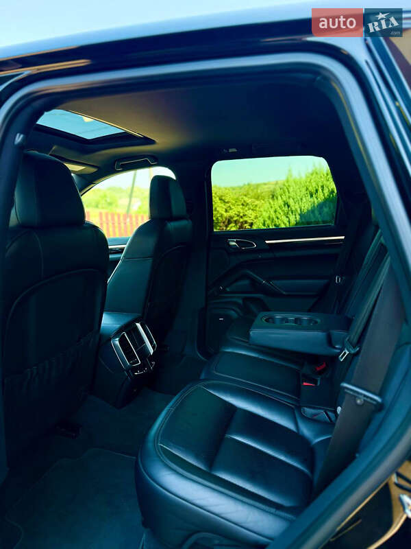 Позашляховик / Кросовер Porsche Cayenne 2014 в Івано-Франківську