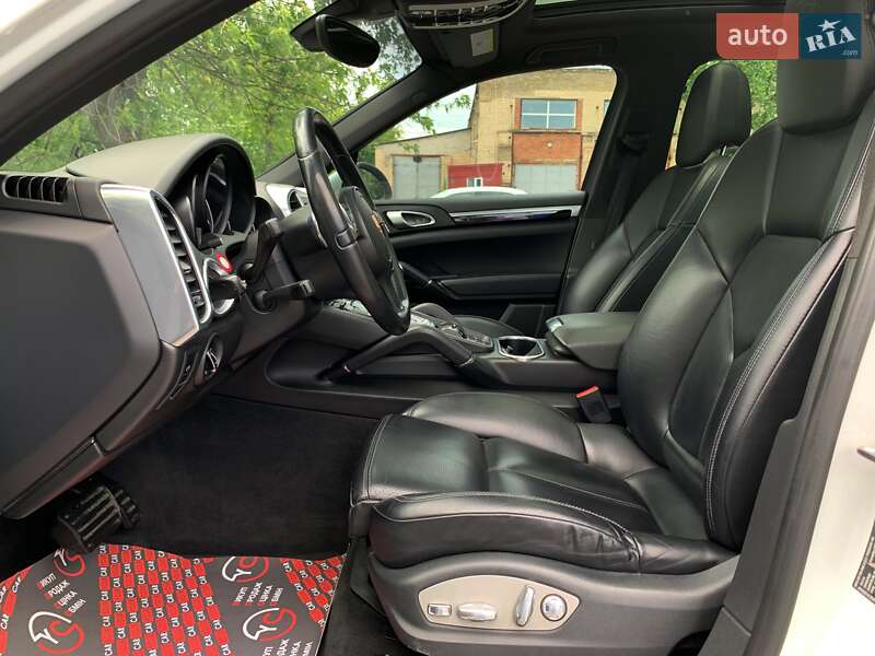 Позашляховик / Кросовер Porsche Cayenne 2014 в Києві