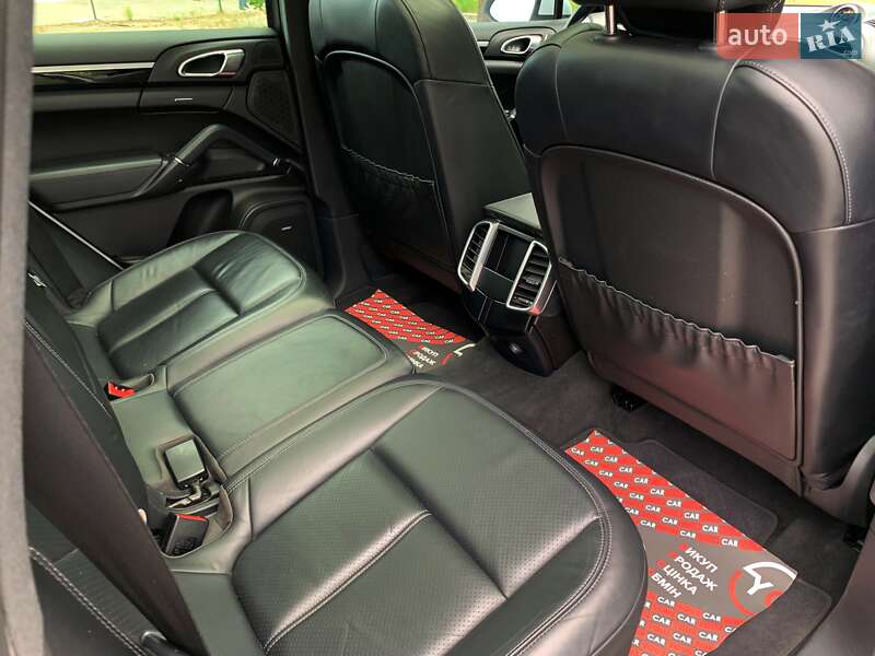 Позашляховик / Кросовер Porsche Cayenne 2014 в Києві