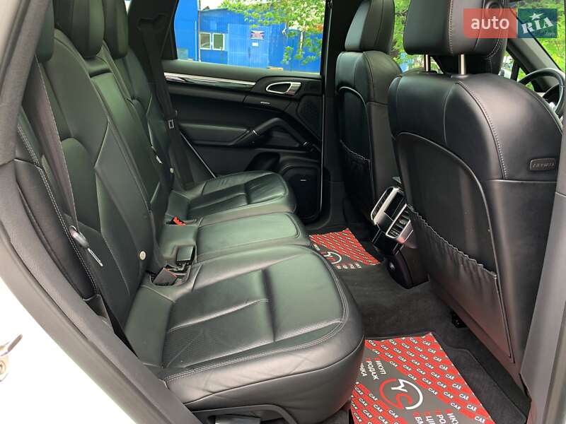 Позашляховик / Кросовер Porsche Cayenne 2014 в Києві