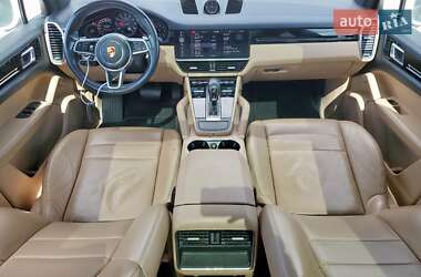 Внедорожник / Кроссовер Porsche Cayenne 2018 в 