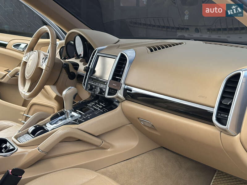 Внедорожник / Кроссовер Porsche Cayenne 2011 в Львове