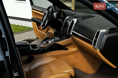 Внедорожник / Кроссовер Porsche Cayenne 2011 в 