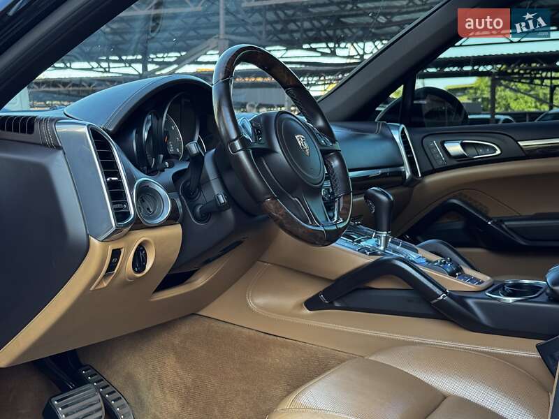 Внедорожник / Кроссовер Porsche Cayenne 2012 в Одессе