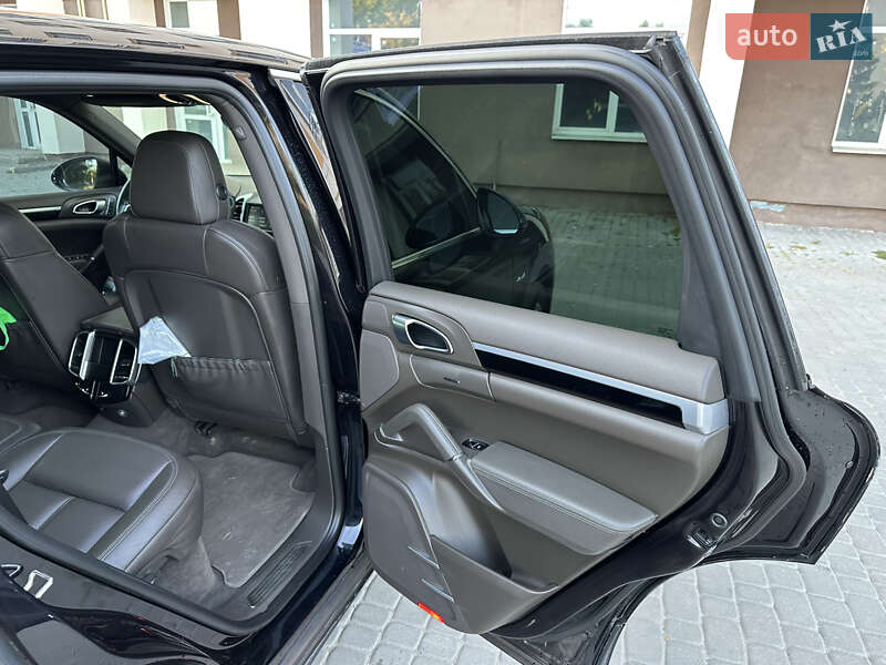 Внедорожник / Кроссовер Porsche Cayenne 2015 в Полтаве фото 7 Внедорожник / Кроссовер Porsche Cayenne 2015 в Полтаве