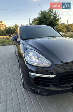 Внедорожник / Кроссовер Porsche Cayenne 2015 в 