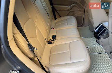 Внедорожник / Кроссовер Porsche Cayenne 2013 в 