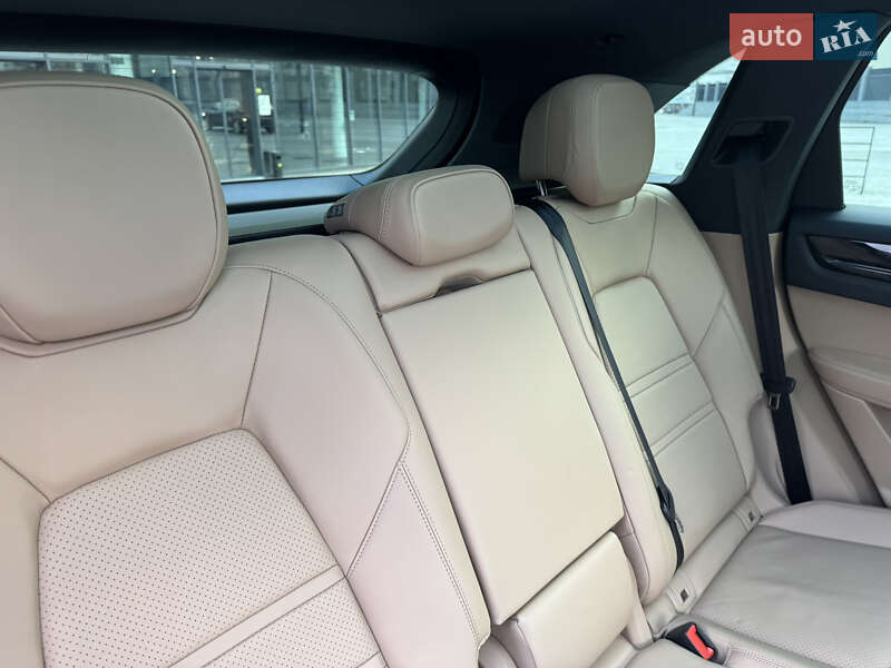 Внедорожник / Кроссовер Porsche Cayenne 2018 в Киеве