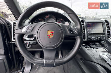 Внедорожник / Кроссовер Porsche Cayenne 2012 в 