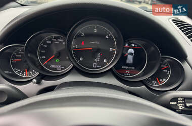 Внедорожник / Кроссовер Porsche Cayenne 2013 в 