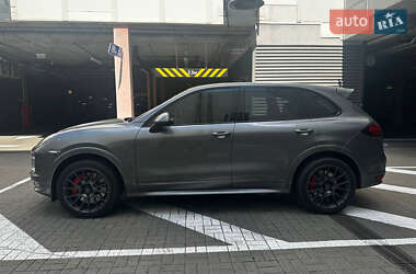 Внедорожник / Кроссовер Porsche Cayenne 2012 в 