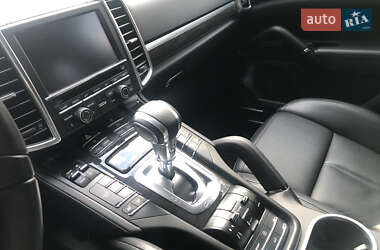 Внедорожник / Кроссовер Porsche Cayenne 2012 в 