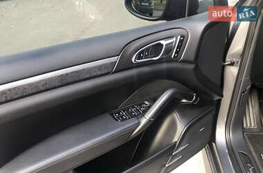 Внедорожник / Кроссовер Porsche Cayenne 2012 в 