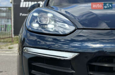 Позашляховик / Кросовер Porsche Cayenne 2016 в 