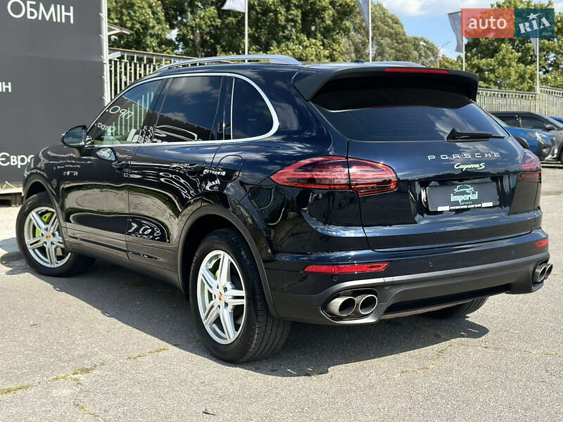 Внедорожник / Кроссовер Porsche Cayenne 2016 в Харькове