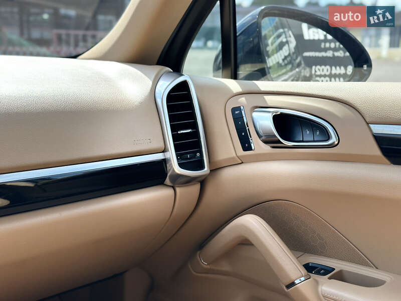 Внедорожник / Кроссовер Porsche Cayenne 2016 в Харькове