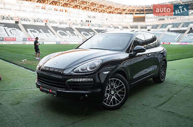 Внедорожник / Кроссовер Porsche Cayenne 2010 в 