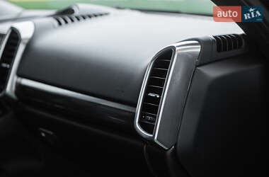 Внедорожник / Кроссовер Porsche Cayenne 2010 в 