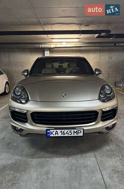 Внедорожник / Кроссовер Porsche Cayenne 2015 в Киеве